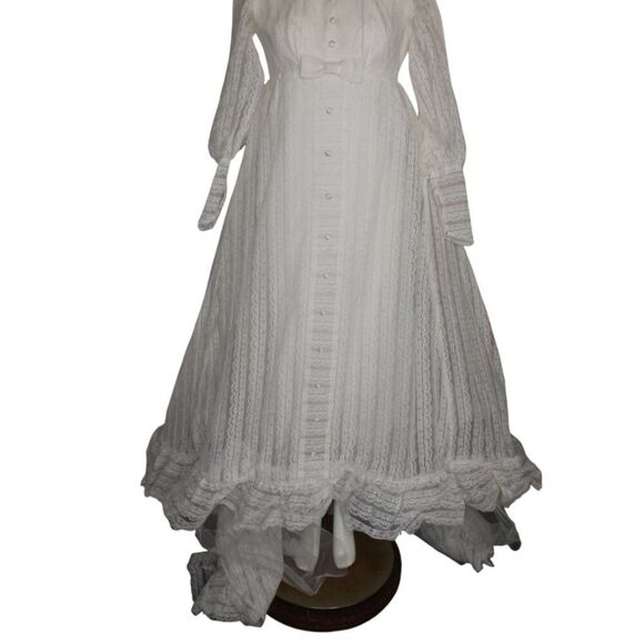Vintage WEDDING Dress, XXS, All Lace, Long sleeve, POOFY skirt w/Train, 60s/70s - Picture 3 of 12